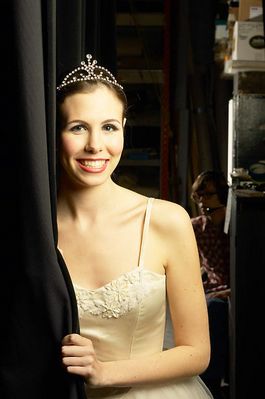 Ballerina waiting backstage uid 1280979.jpg