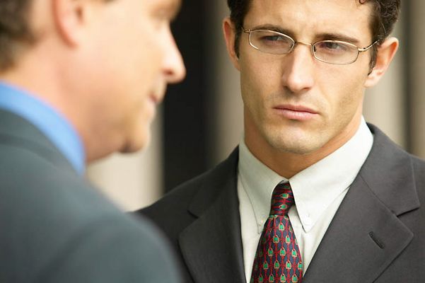 Businessman in conversation uid 1435044.jpg