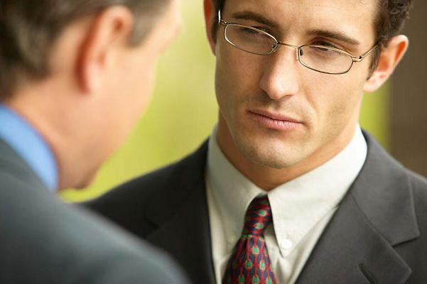 Businessman in conversation uid 1435047.jpg