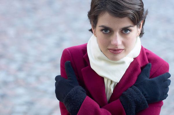 Caucasian woman dressed in warm clothes uid 1343316.jpg