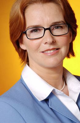 Smiling businesswoman 101.jpg