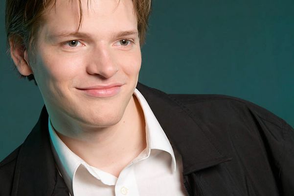 Smiling male adult uid 1453923.jpg