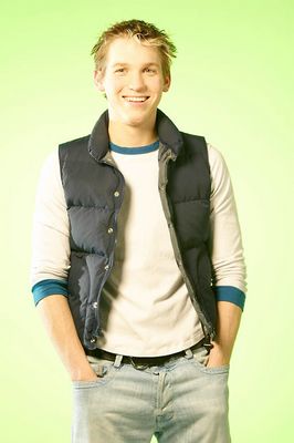 Teenaged boy uid 1433007.jpg