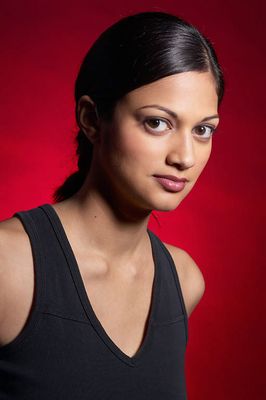Woman in black sleeveless shirt uid 1426296.jpg
