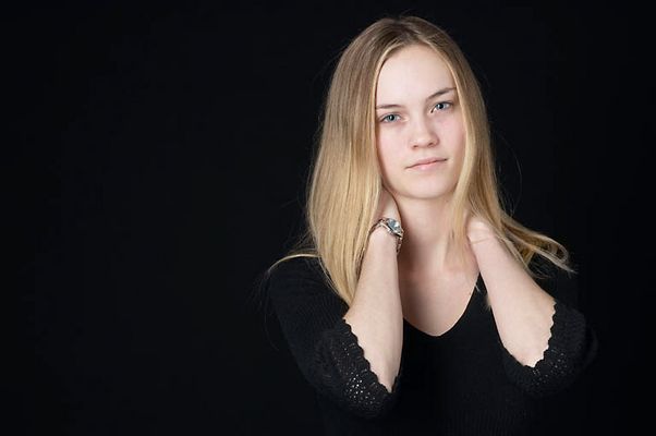 Woman in front of black background uid 1426771.jpg
