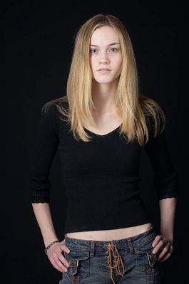 Woman in jeans uid 1426758.jpg