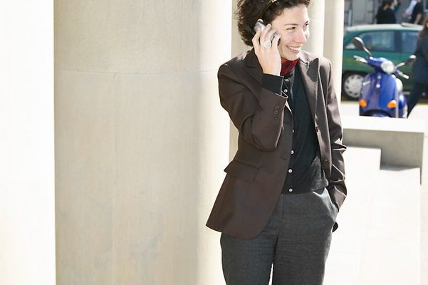 Woman on cell phone uid 1433097.jpg