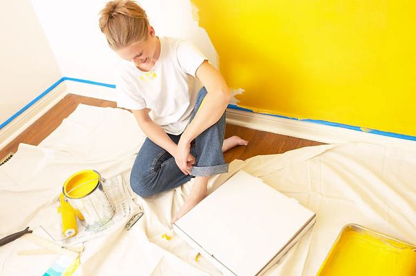 Woman with painting paraphernalia BE 2.jpg
