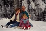 اسم الصورة=Family portrait in snow.jpg
حجم الملف=70كيلوبايت
الأبعاد=640x426
تاريخ الإضافة=%047 %28, %2005 Family portrait in snow.jpg