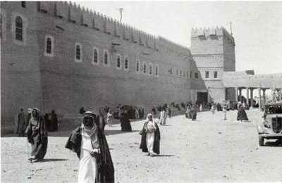 الواجهة الشمالية لقصر الحكم 1356 هـ /1937
الواجهة الشمالية لقصر الحكم 1356 هـ /1937
الكلمات الإستدلالية(لتسهيل البحث): الواجهة الشمالية لقصر الحكم 1356 هـ /1937
