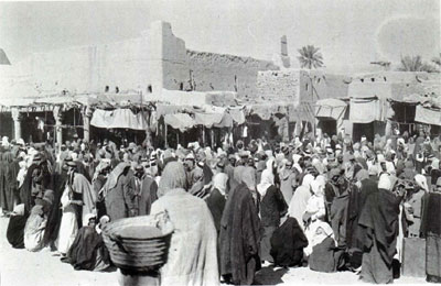 سوق التمور في الرياض
سوق التمر بالرياض 1373هـ /1954م
الكلمات الإستدلالية(لتسهيل البحث): سوق التمر بالرياض 1373هـ /1954م
