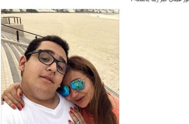 ليلى علوي تنشر صورة لها مع ابنها